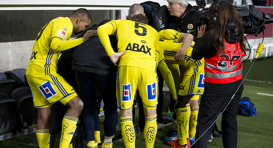 GIF Sundsvall: Sundsvalls-spelarna följde kvaldramat på bänken - via en mobiltelefon