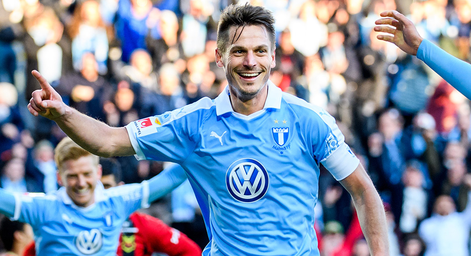 Malmö FF: MFF tog första segern – Rosenberg med både mål och assist - Men Traustason av planen på bår.