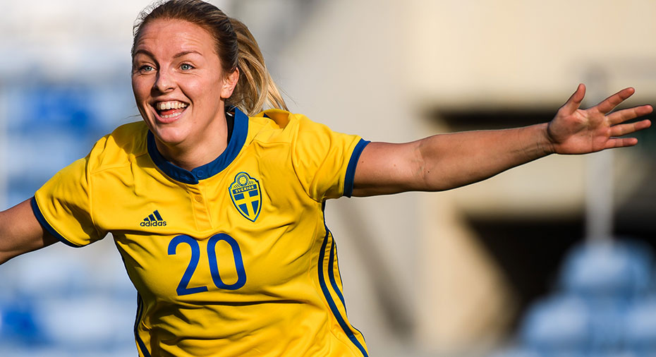 Sverige Fotboll: TV: Succé för Larsson - gjorde hattrick i Sveriges överkörning